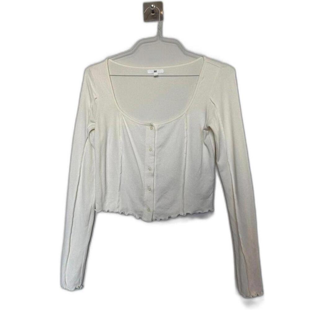 Chic Cream Cropped Long Sleeve Button-Up Top‎